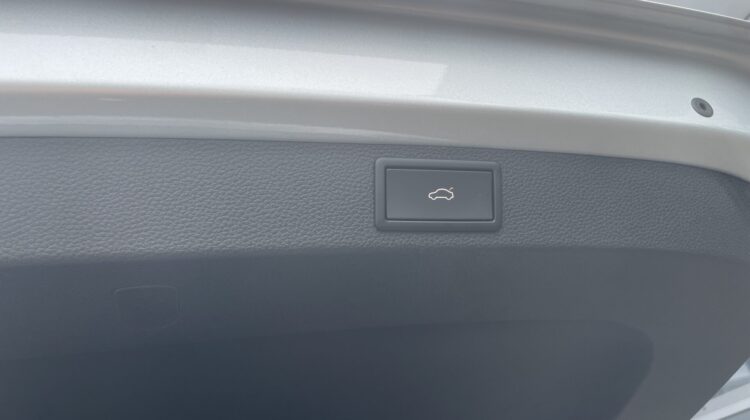 Karoq 2,0TSi Sportline 4×4 Pano AHK19″ Kam Leder