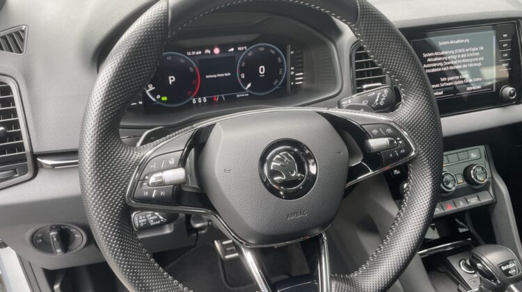 Karoq 2,0TSi Sportline 4×4 Pano AHK19″ Kam Leder