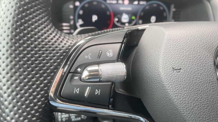 Karoq 2,0TSi Sportline 4×4 Pano AHK19″ Kam Leder