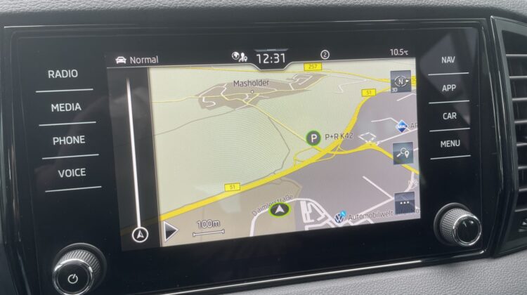 Karoq 2,0TSi Sportline 4×4 Pano AHK19″ Kam Leder