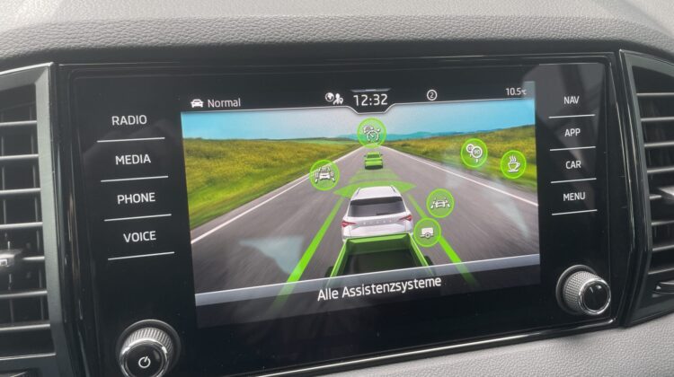 Karoq 2,0TSi Sportline 4×4 Pano AHK19″ Kam Leder