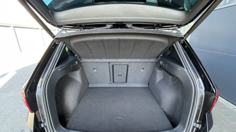 Ateca VZ 4Drive Akrapovic AHK Pano Beats Leder