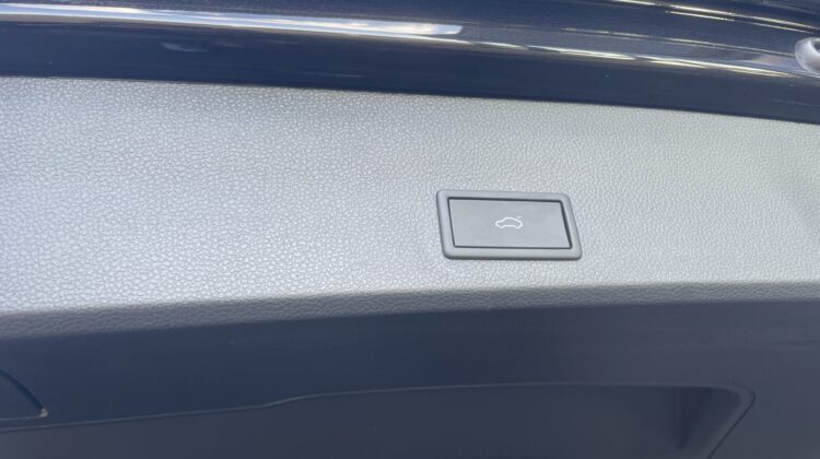 Ateca VZ 4Drive Akrapovic AHK Pano Beats Leder