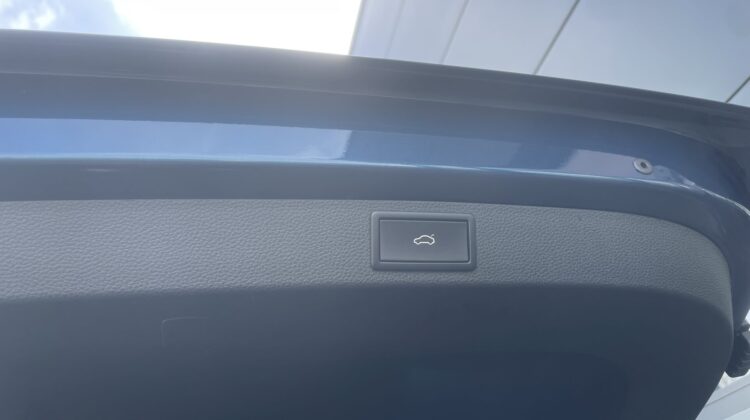 Karoq 1,5TSi DSG Clever AHK Kamera Keyless Sitz