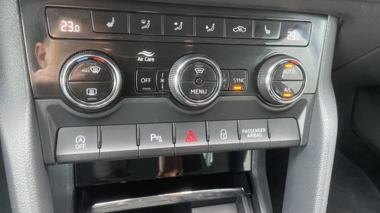 Karoq 1,5TSi DSG Clever AHK Kamera Keyless Sitz