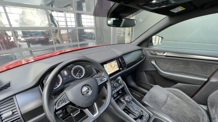 Kodiaq 2,0TDi Sportline 4×4 20″ Pano 360° Memory
