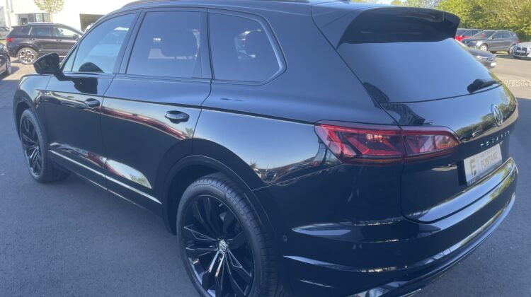 Touareg 3,0TDi R-Line STandhz Pano Luft AHK IQ