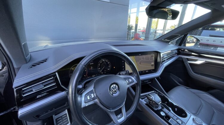 Touareg 3,0TDi R-Line STandhz Pano Luft AHK IQ