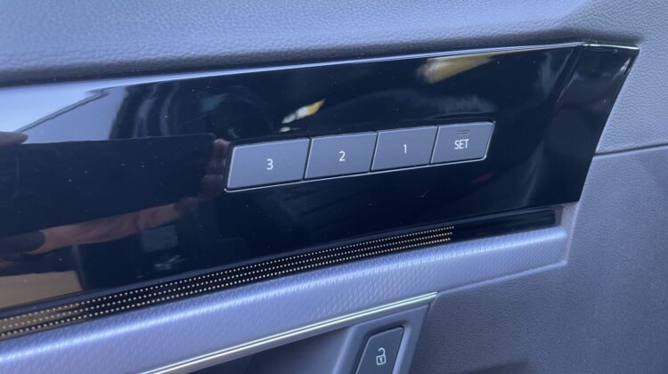 Touareg 3,0TDi R-Line STandhz Pano Luft AHK IQ