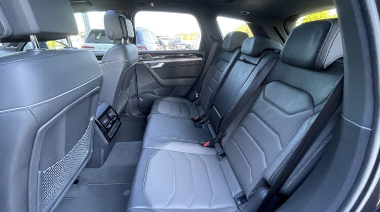 Touareg 3,0TDi R-Line STandhz Pano Luft AHK IQ