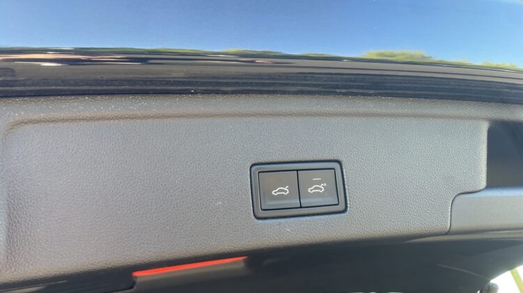 Touareg 3,0TDi R-Line STandhz Pano Luft AHK IQ