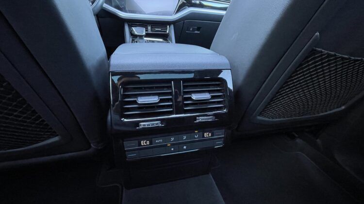 Touareg 3,0TDi R-Line STandhz Pano Luft AHK IQ