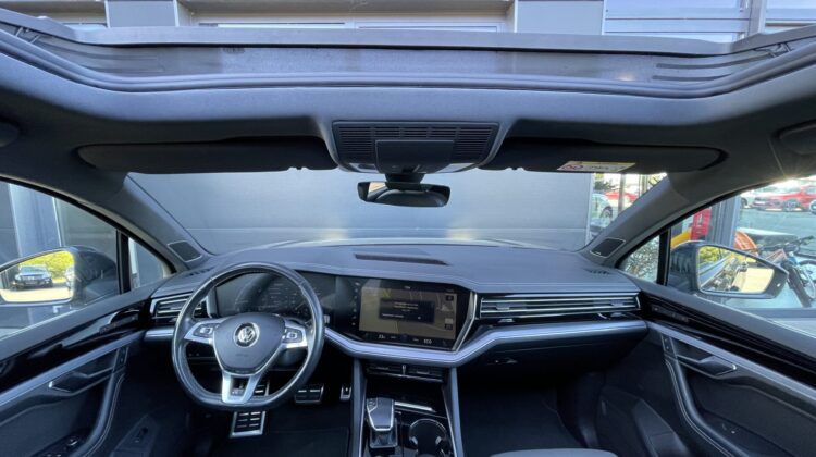Touareg 3,0TDi R-Line STandhz Pano Luft AHK IQ