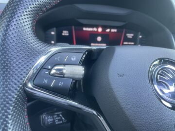 Kodiaq RS 2,0TSi 4×4 Pano AHK Voll-Leder 360°