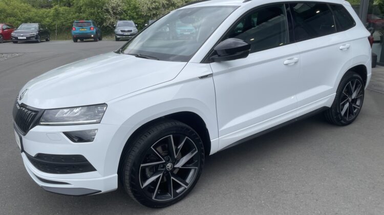 Karoq 2,0TSi Sportline 4×4 19″ AHK 360° Keyless