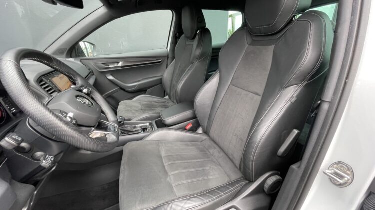 Karoq 2,0TSi Sportline 4×4 19″ AHK 360° Keyless