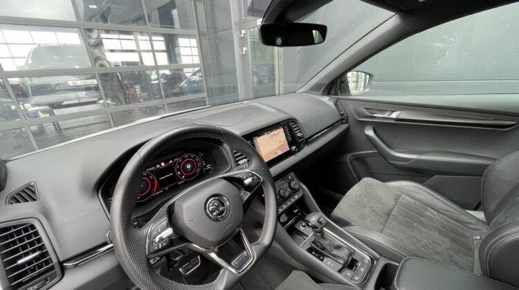 Karoq 2,0TSi Sportline 4×4 19″ AHK 360° Keyless