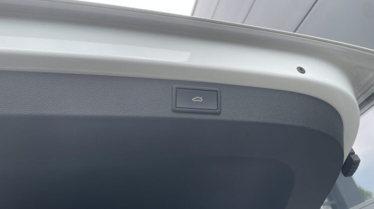 Karoq 2,0TSi Sportline 4×4 19″ AHK 360° Keyless