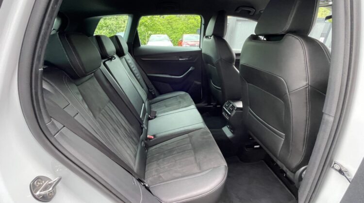 Karoq 2,0TSi Sportline 4×4 19″ AHK 360° Keyless
