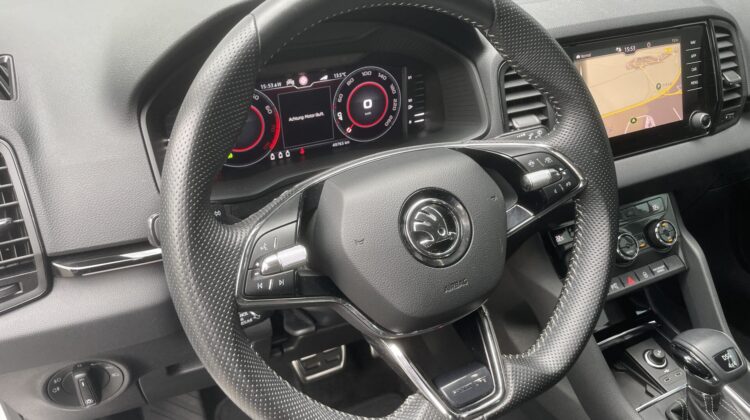 Karoq 2,0TSi Sportline 4×4 19″ AHK 360° Keyless