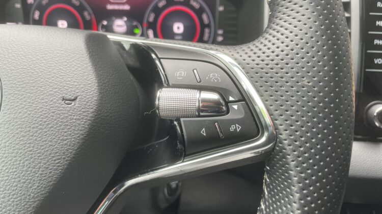 Karoq 2,0TSi Sportline 4×4 19″ AHK 360° Keyless