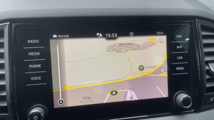 Karoq 2,0TSi Sportline 4×4 19″ AHK 360° Keyless