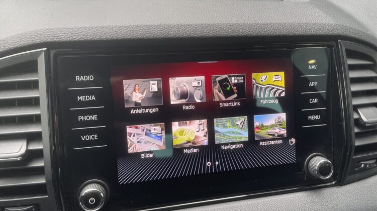 Karoq 2,0TSi Sportline 4×4 19″ AHK 360° Keyless