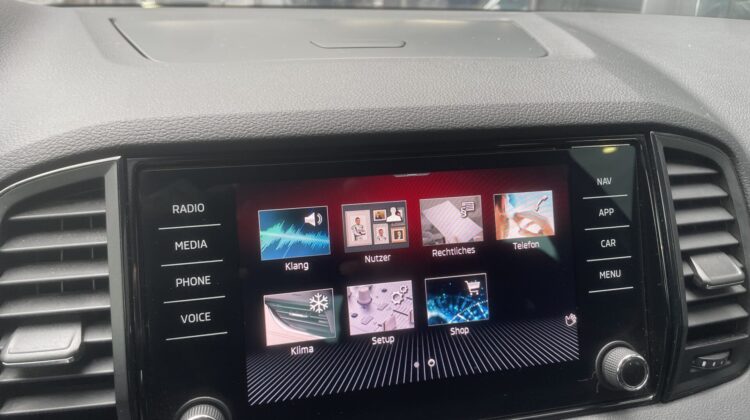 Karoq 2,0TSi Sportline 4×4 19″ AHK 360° Keyless