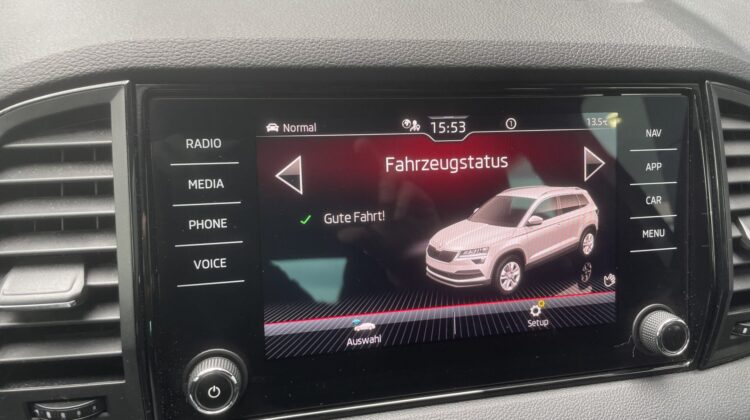 Karoq 2,0TSi Sportline 4×4 19″ AHK 360° Keyless
