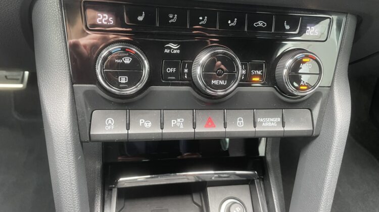 Karoq 2,0TSi Sportline 4×4 19″ AHK 360° Keyless