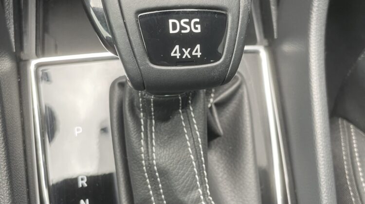 Karoq 2,0TSi Sportline 4×4 19″ AHK 360° Keyless