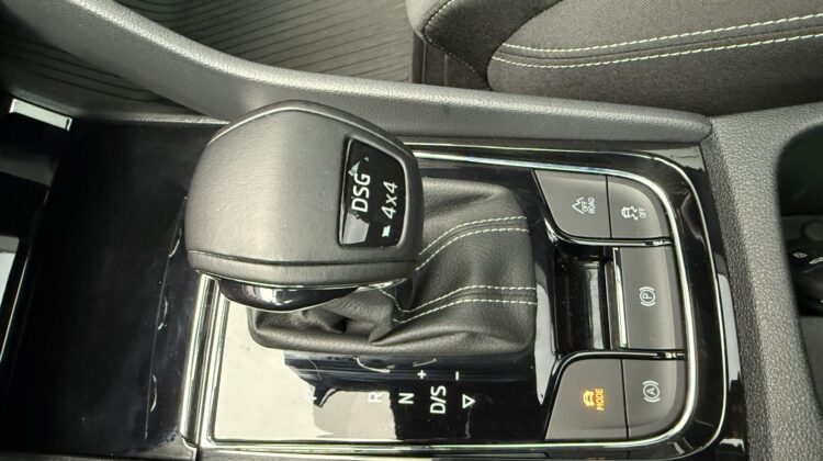 Karoq 2.0TSI Sportline 4×4 DSG Pano 19″ Kamera