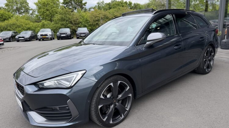Leon 2,0TSi ST VZ 4Drive Pano AHK DCC ACC Keyless