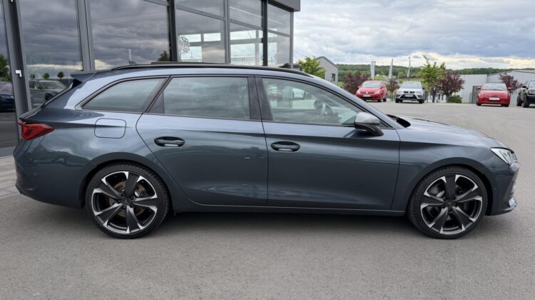 Leon 2,0TSi ST VZ 4Drive Pano AHK DCC ACC Keyless