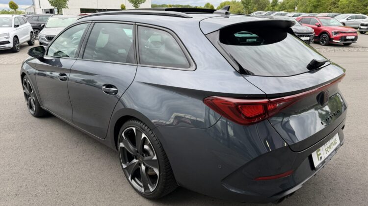 Leon 2,0TSi ST VZ 4Drive Pano AHK DCC ACC Keyless