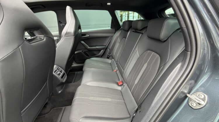 Leon 2,0TSi ST VZ 4Drive Pano AHK DCC ACC Keyless