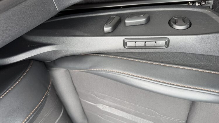 Leon 2,0TSi ST VZ 4Drive Pano AHK DCC ACC Keyless