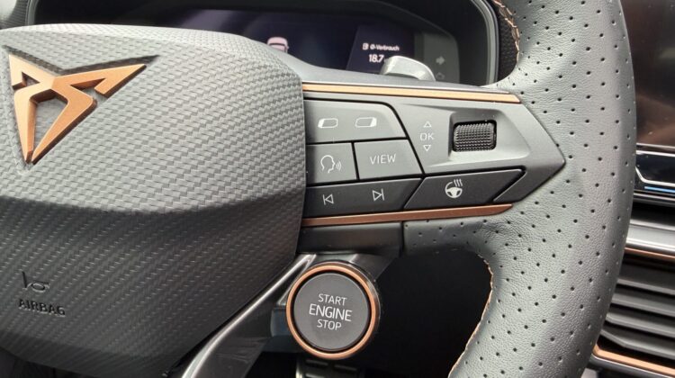 Leon 2,0TSi ST VZ 4Drive Pano AHK DCC ACC Keyless