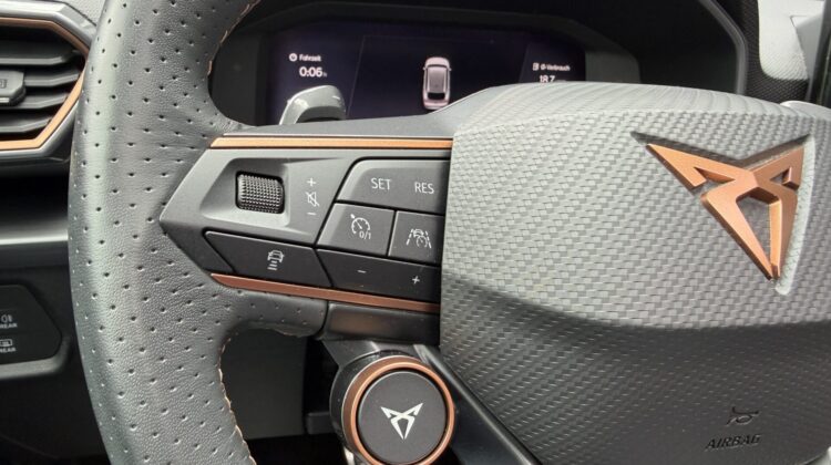 Leon 2,0TSi ST VZ 4Drive Pano AHK DCC ACC Keyless
