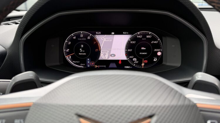 Leon 2,0TSi ST VZ 4Drive Pano AHK DCC ACC Keyless