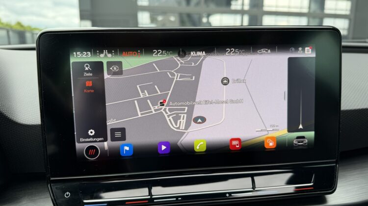 Leon 2,0TSi ST VZ 4Drive Pano AHK DCC ACC Keyless