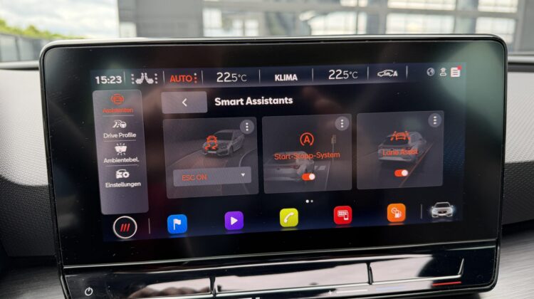 Leon 2,0TSi ST VZ 4Drive Pano AHK DCC ACC Keyless