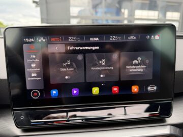 Leon 2,0TSi ST VZ 4Drive Pano AHK DCC ACC Keyless