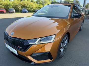 Octavia 2,0TDi Kombi RS Pano 19″ AHK DCC Matrix
