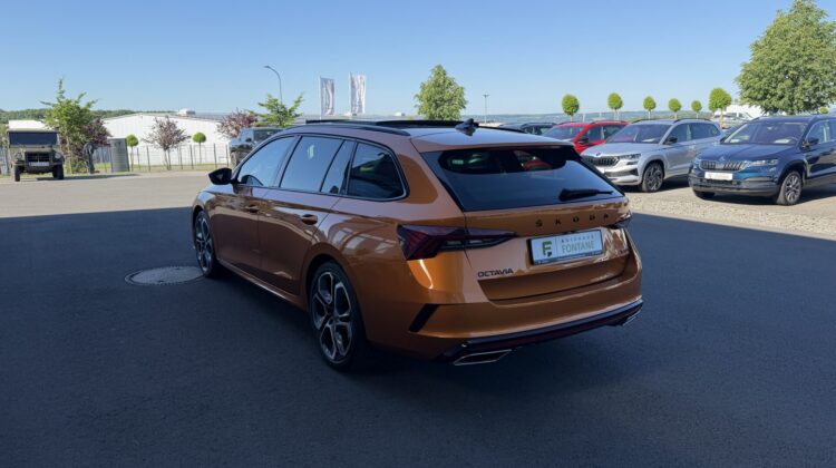Octavia 2,0TDi Kombi RS Pano 19″ AHK DCC Matrix