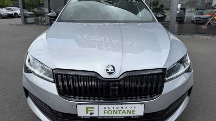 Superb Kombi 2,0TDi Sportline 4×4 AHK Pano Canton