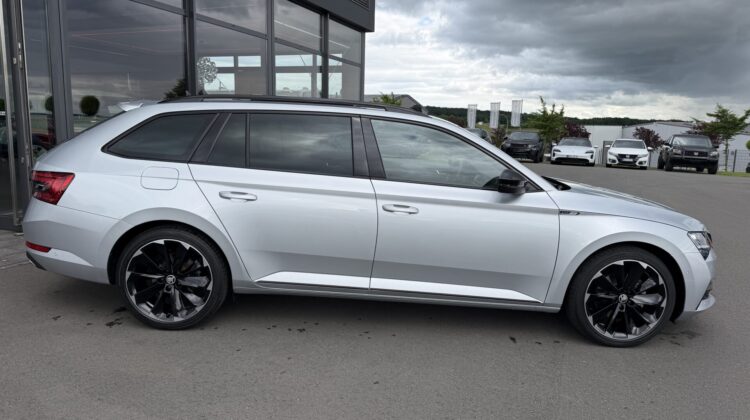 Superb Kombi 2,0TDi Sportline 4×4 AHK Pano Canton