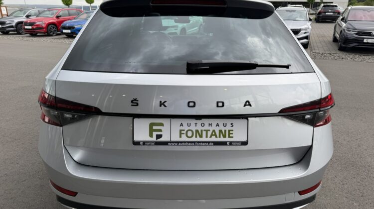 Superb Kombi 2,0TDi Sportline 4×4 AHK Pano Canton