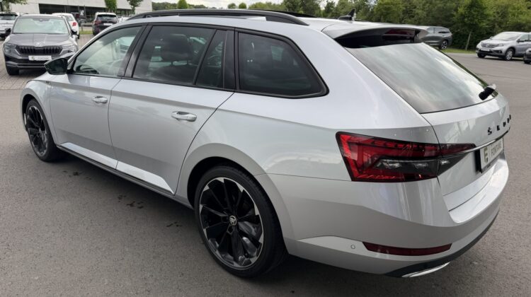Superb Kombi 2,0TDi Sportline 4×4 AHK Pano Canton