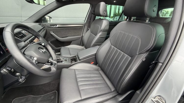 Superb Kombi 2,0TDi Sportline 4×4 AHK Pano Canton